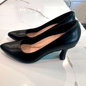 NEW Clarks Black Leather Pumps